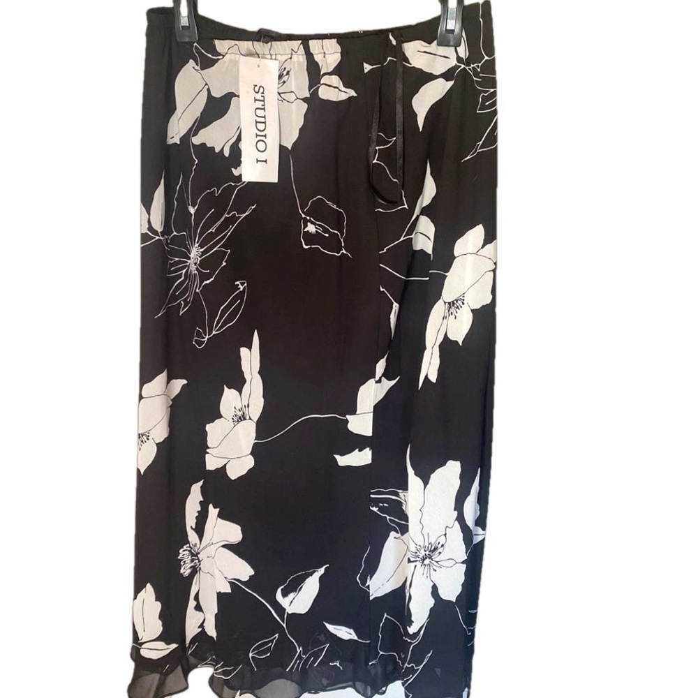 Studio 1 skirt size 16 NWT